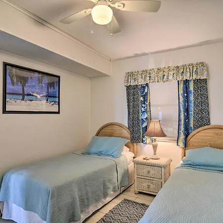 Breezy Belleair Beach Condo - 12 Steps To Shore!
