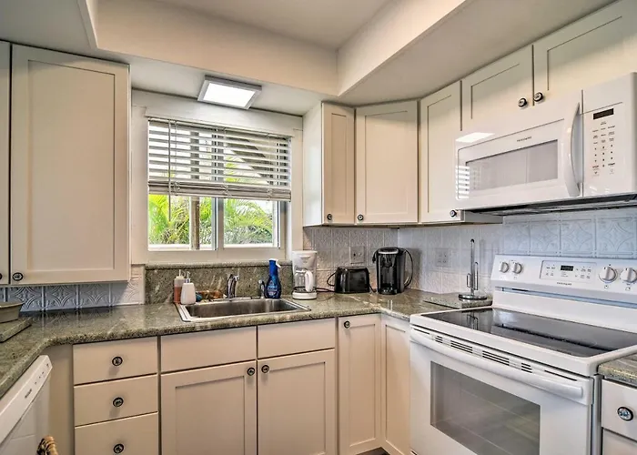 Ferienhaus Breezy & Beachy Belleair Condo: 12 Steps To Shore!