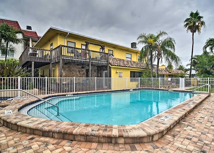 Breezy & Beachy Belleair Condo: 12 Steps To Shore! Clearwater Beach