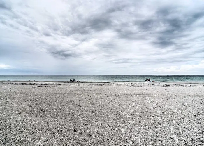 Breezy & Beachy Belleair Condo: 12 Steps To Shore! *