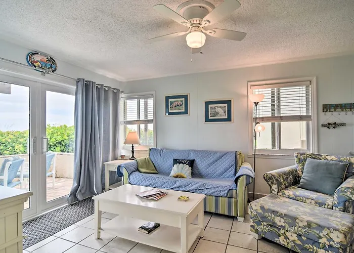 Breezy & Beachy Belleair Condo: 12 Steps To Shore! * Clearwater Beach