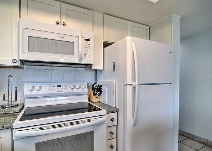 Breezy & Beachy Belleair Condo: 12 Steps To Shore! Ferienhaus *