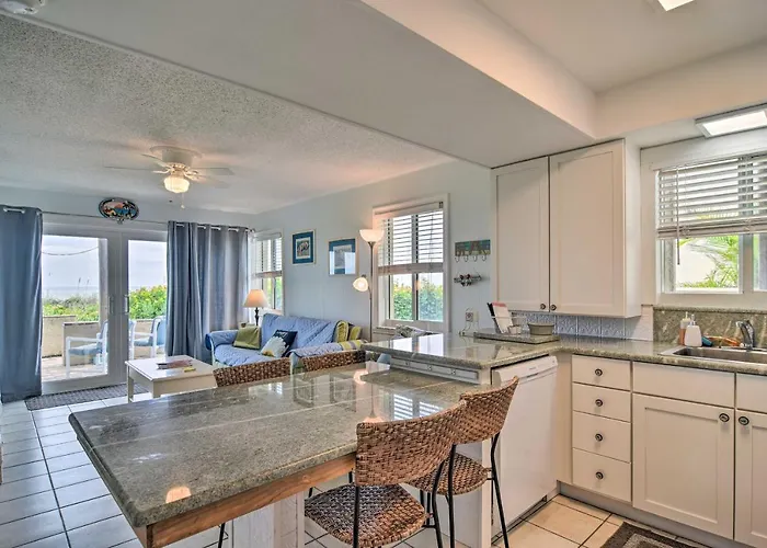 Breezy & Beachy Belleair Condo: 12 Steps To Shore! Clearwater Beach