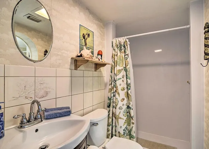 Ferienhaus Breezy & Beachy Belleair Condo: 12 Steps To Shore! Clearwater Beach