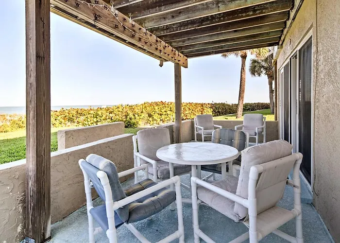 Breezy & Beachy Belleair Condo: 12 Steps To Shore!