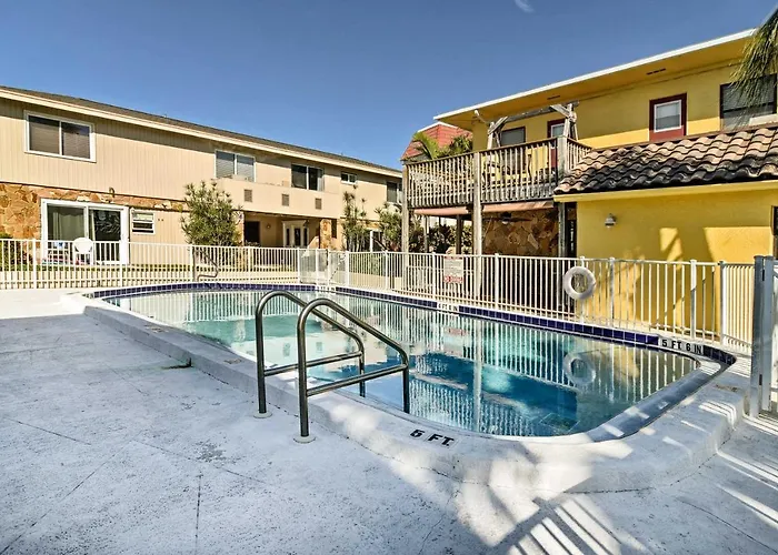 Breezy & Beachy Belleair Condo: 12 Steps To Shore! Ferienhaus *