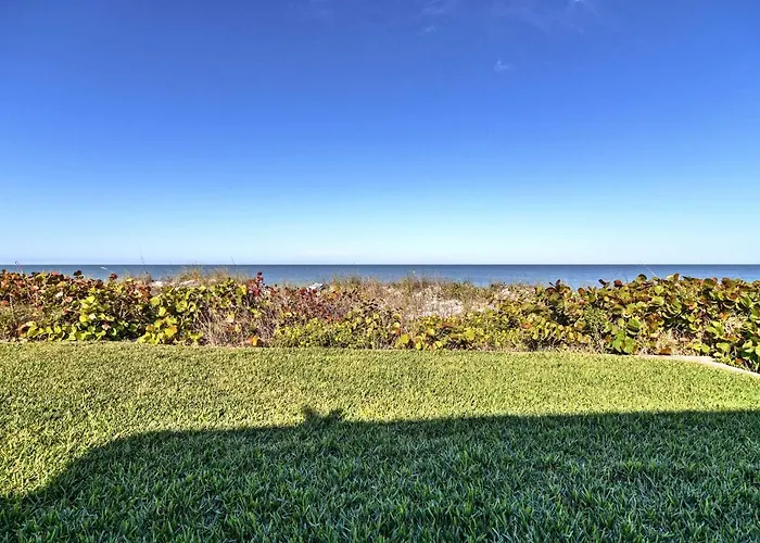 Ferienhaus Breezy & Beachy Belleair Condo: 12 Steps To Shore!